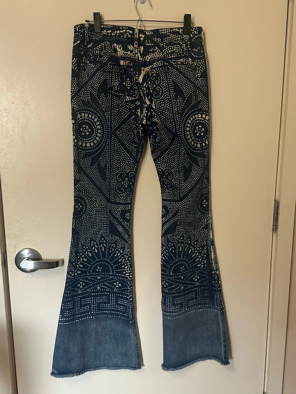 Free People Discharge Bali Flare Jeans Size 29 Printed Boho Festival Concert - Picture 6 of 10